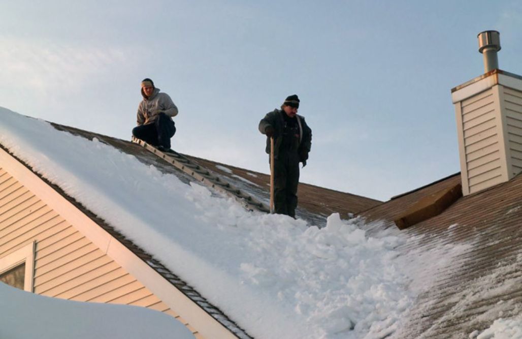 What are the best practices for maintaining a commercial roofing system and preventing potential issues?